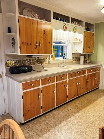 226 Sheffield Avenue, Randleman, NC 27317