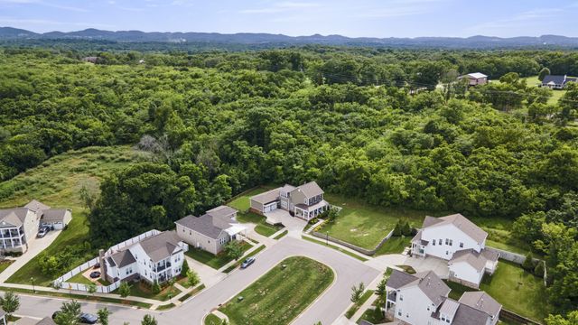 607 Quiet Cir, Nolensville, TN 37135