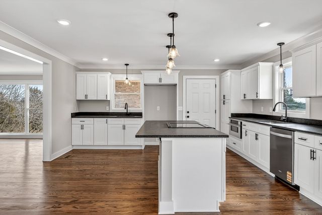 698 Mike Muncey Rd, Mcminnville, TN 37110