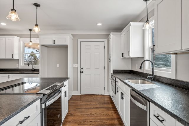 698 Mike Muncey Rd, Mcminnville, TN 37110