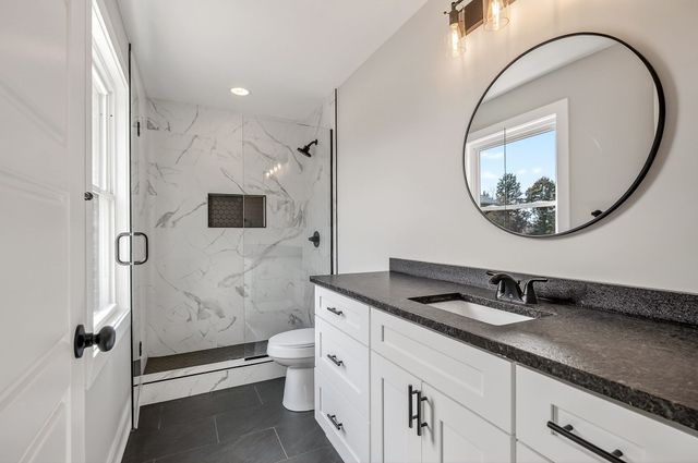 698 Mike Muncey Rd, Mcminnville, TN 37110