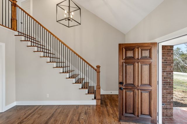 698 Mike Muncey Rd, Mcminnville, TN 37110