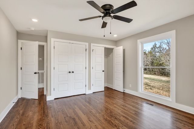 698 Mike Muncey Rd, Mcminnville, TN 37110