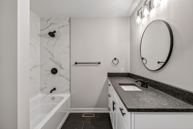 698 Mike Muncey Rd, Mcminnville, TN 37110