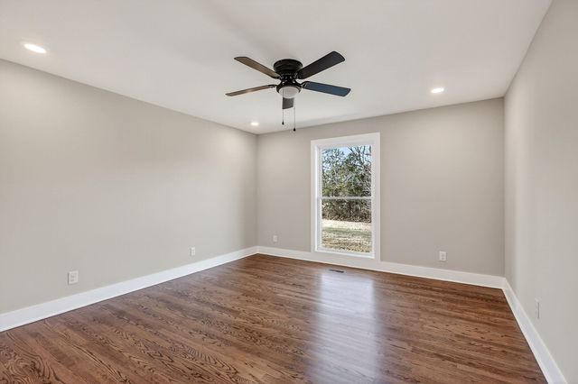 698 Mike Muncey Rd, Mcminnville, TN 37110