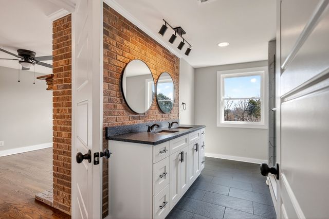 698 Mike Muncey Rd, Mcminnville, TN 37110