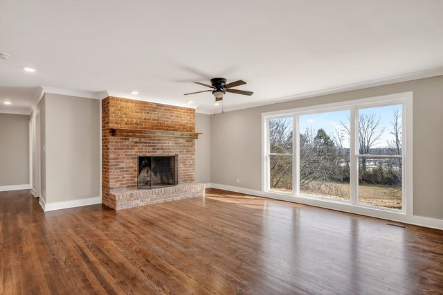 698 Mike Muncey Rd, Mcminnville, TN 37110