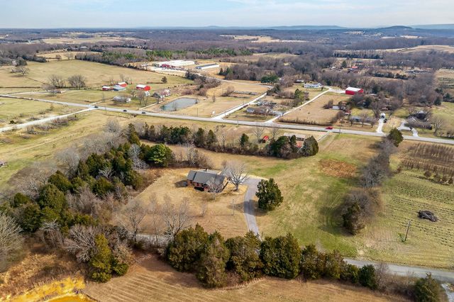 698 Mike Muncey Rd, Mcminnville, TN 37110