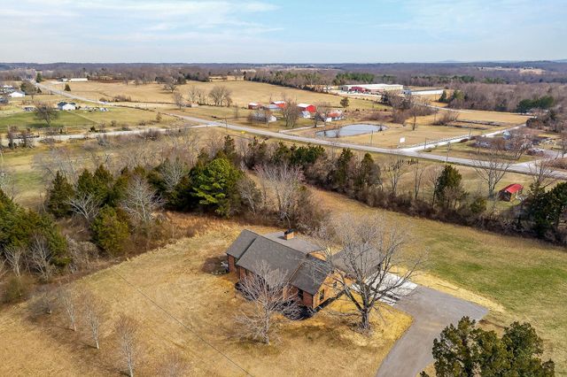 698 Mike Muncey Rd, Mcminnville, TN 37110