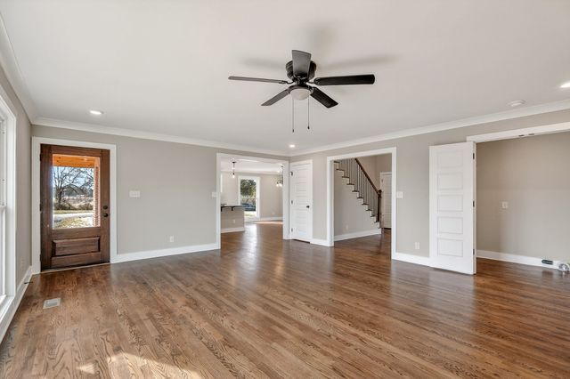 698 Mike Muncey Rd, Mcminnville, TN 37110