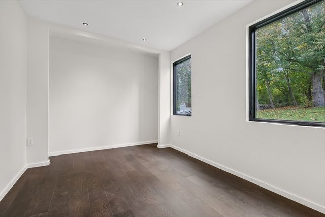 883 Greendale Ave, Needham, MA 02492