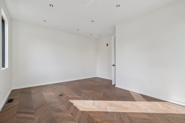 883 Greendale Ave, Needham, MA 02492