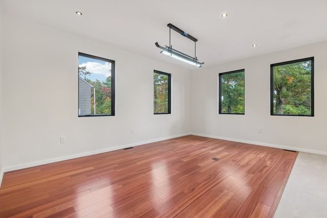 883 Greendale Ave, Needham, MA 02492