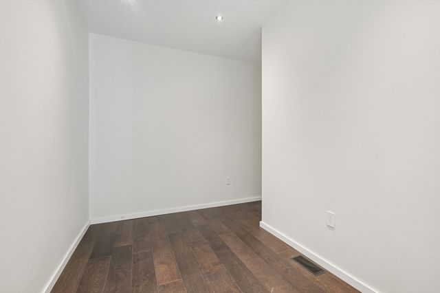 883 Greendale Ave, Needham, MA 02492