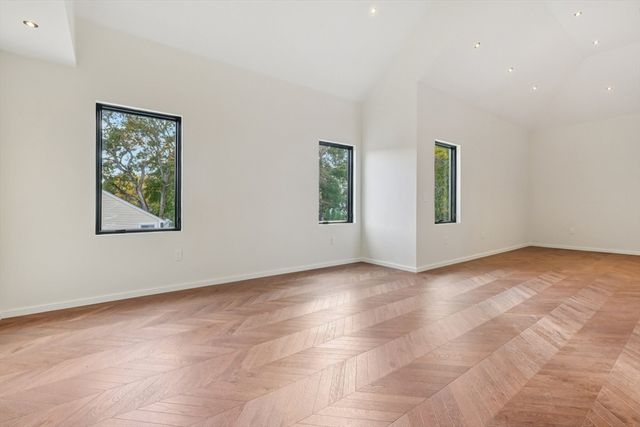 883 Greendale Ave, Needham, MA 02492