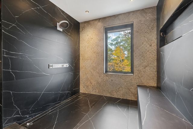 883 Greendale Ave, Needham, MA 02492