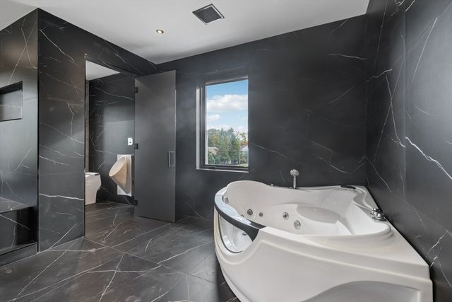 883 Greendale Ave, Needham, MA 02492