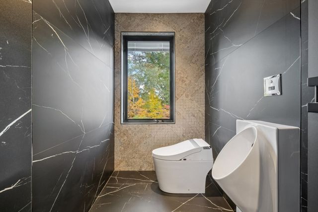 883 Greendale Ave, Needham, MA 02492