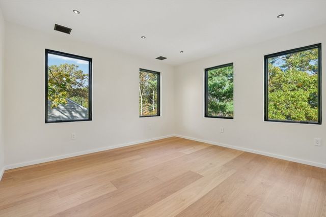 883 Greendale Ave, Needham, MA 02492