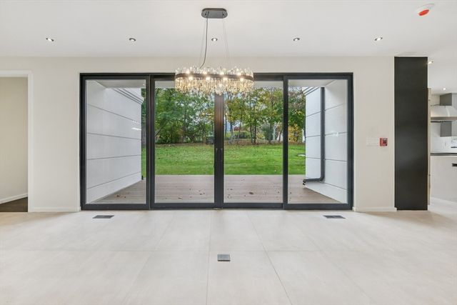 883 Greendale Ave, Needham, MA 02492