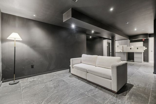 883 Greendale Ave, Needham, MA 02492