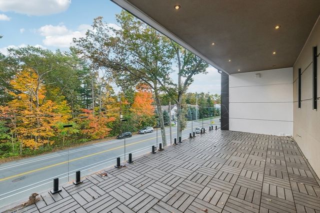 883 Greendale Ave, Needham, MA 02492