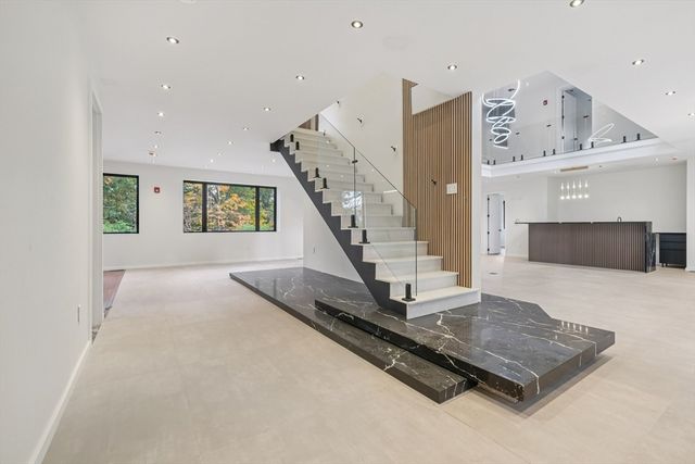 883 Greendale Ave, Needham, MA 02492