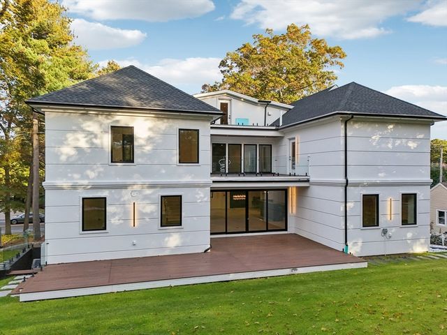 883 Greendale Ave, Needham, MA 02492