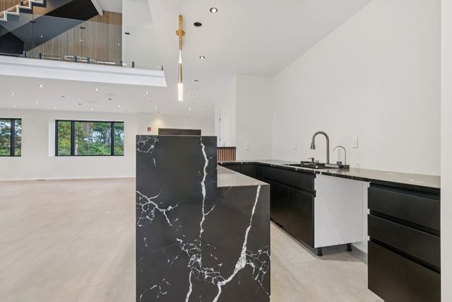 883 Greendale Ave, Needham, MA 02492