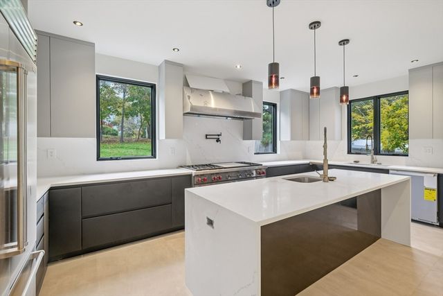 883 Greendale Ave, Needham, MA 02492