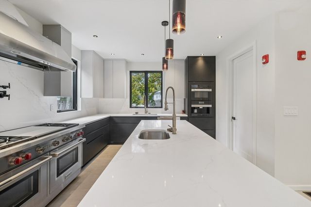 883 Greendale Ave, Needham, MA 02492