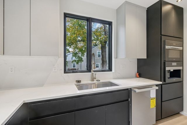 883 Greendale Ave, Needham, MA 02492