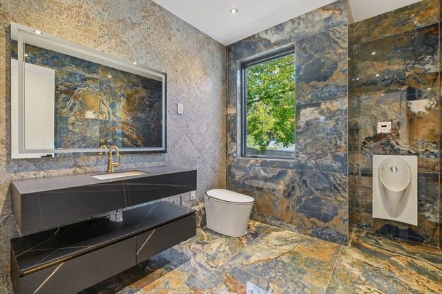 883 Greendale Ave, Needham, MA 02492