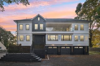 883 Greendale Ave, Needham, MA 02492