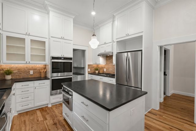 514 W Marvin Avenue, Waxahachie, TX 75165