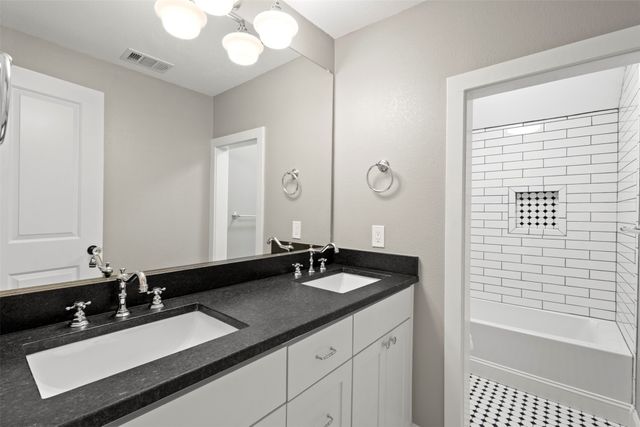 514 W Marvin Avenue, Waxahachie, TX 75165