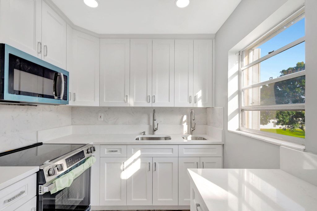 121 BEDFORD E, West Palm Beach, FL 33417