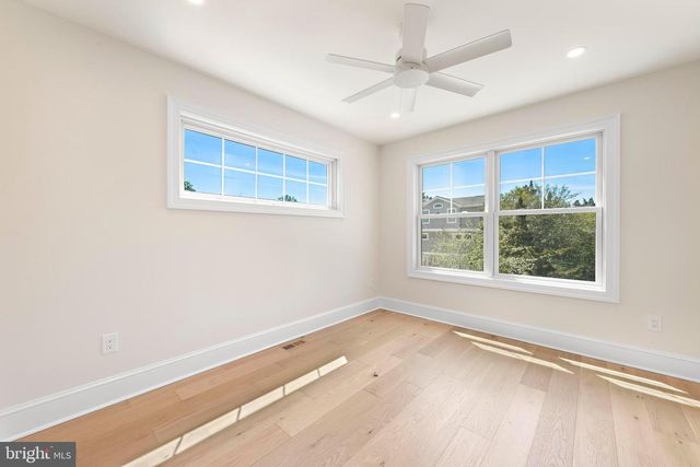 12 5TH ST, Barnegat Light, NJ 08006