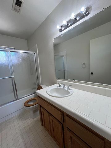 763 E Robin Lane, Fresno, CA 93730