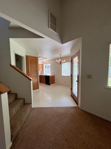 763 E Robin Lane, Fresno, CA 93730