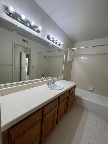 763 E Robin Lane, Fresno, CA 93730