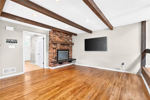 195 Gateshead Dr, Peters Twp, PA 15317