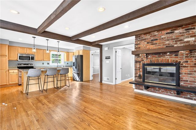 195 Gateshead Dr, Peters Twp, PA 15317