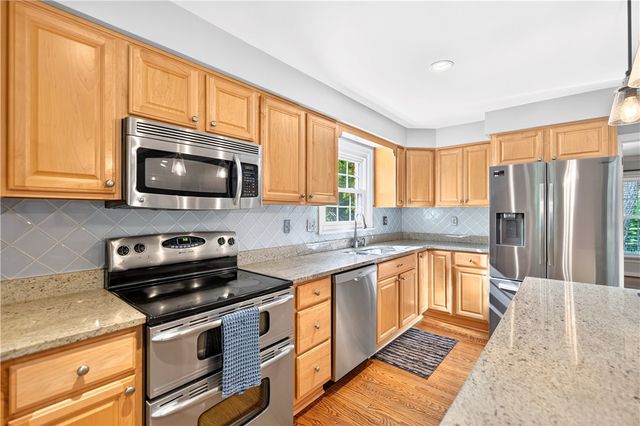 195 Gateshead Dr, Peters Twp, PA 15317
