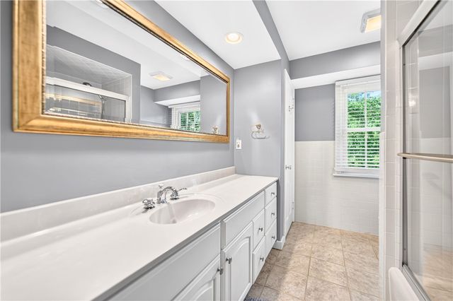 195 Gateshead Dr, Peters Twp, PA 15317