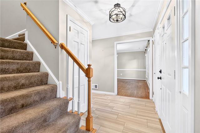195 Gateshead Dr, Peters Twp, PA 15317