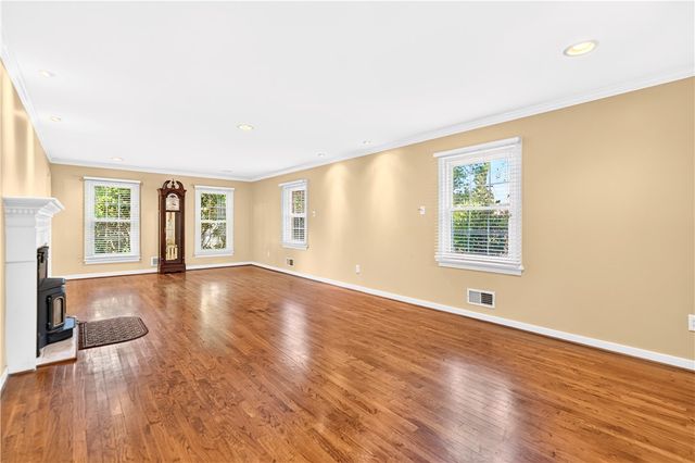 195 Gateshead Dr, Peters Twp, PA 15317