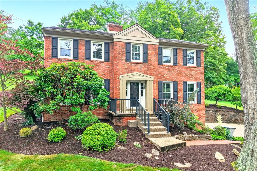 195 Gateshead Dr, Peters Twp, PA 15317