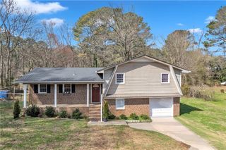 405 STRAWBERRY LANE SE, Lindale, GA 30147