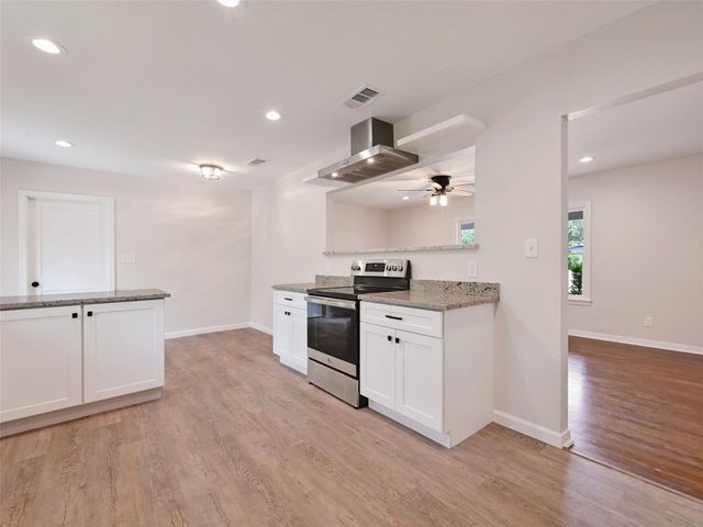 7611 Oak Hedge PL, Austin, TX 78745